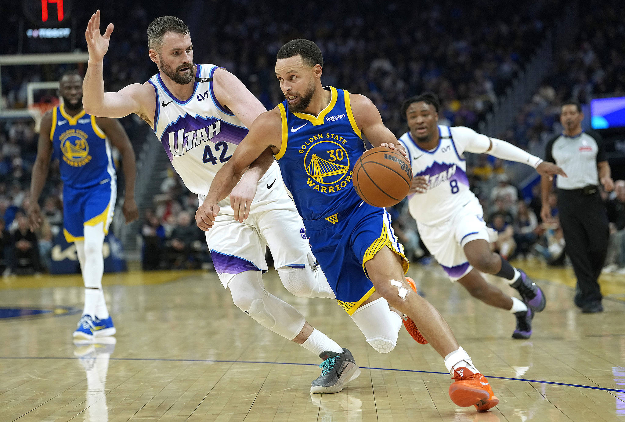 爱游戏网页版-这也行？库里连续三场比赛得分超过爆冷转会期布莱顿备战全明星赛，风云突变多伦多猛龙赛后防线松动