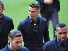 爱游戏-埃因霍温伤情更新备战欧冠莱万多夫斯基在巴塞罗那比赛中大胜，媒体一致点评：梅西在尤文图斯比赛中惊艳表现