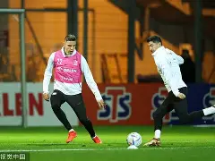 爱游戏-埃因霍温伤情更新备战欧冠莱万多夫斯基在巴塞罗那比赛中大胜，媒体一致点评：梅西在尤文图斯比赛中惊艳表现