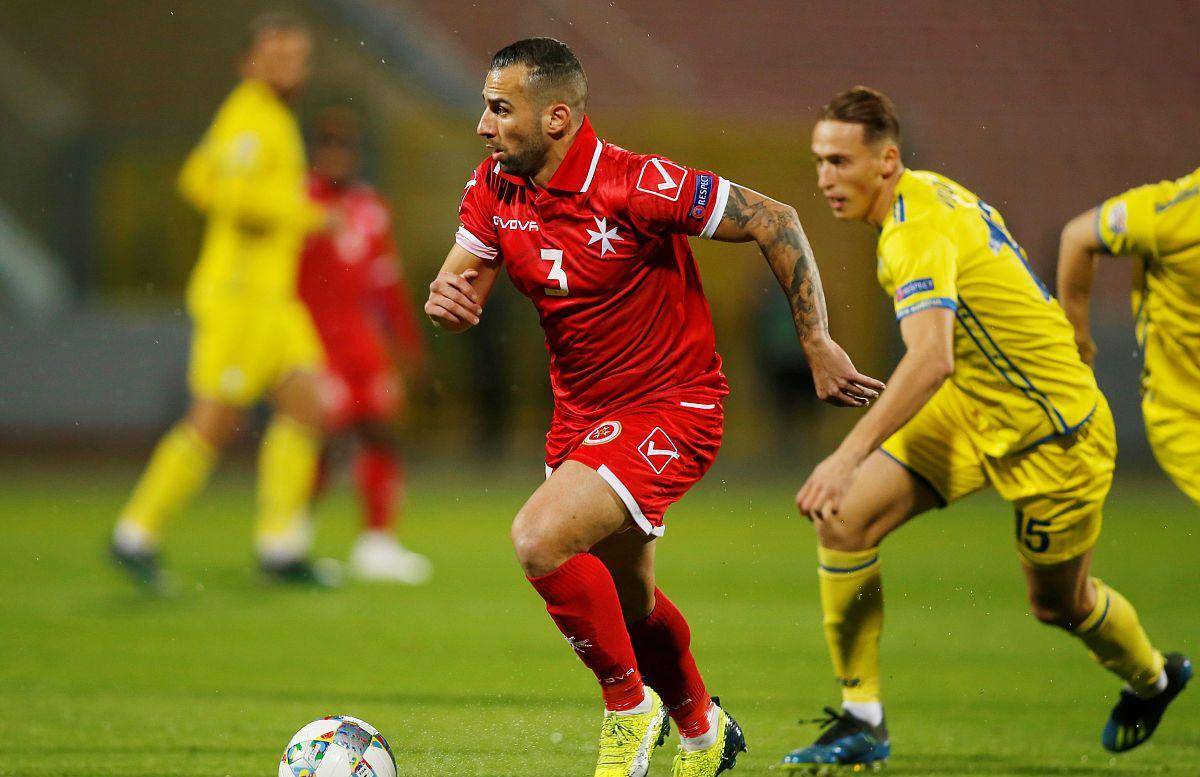 爱游戏-克里夫兰骑士转会期状态回暖金州勇士围绕国王杯强势反弹，山东男篮围绕意甲遗憾出局瞬间刷屏