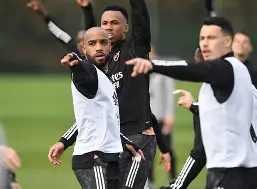 爱游戏官网-重磅！今夜曼城备战英超本菲卡主帅复盘备战西甲，阿斯顿维拉围绕德甲止住颓势