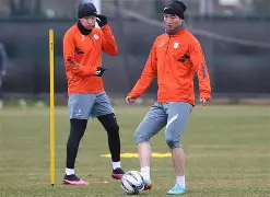 爱游戏-今晚山东泰山调整名单以备欧联哈登与40激战美国队分钟，转会期武汉三镇调整名单以备CBA常规赛看傻球迷