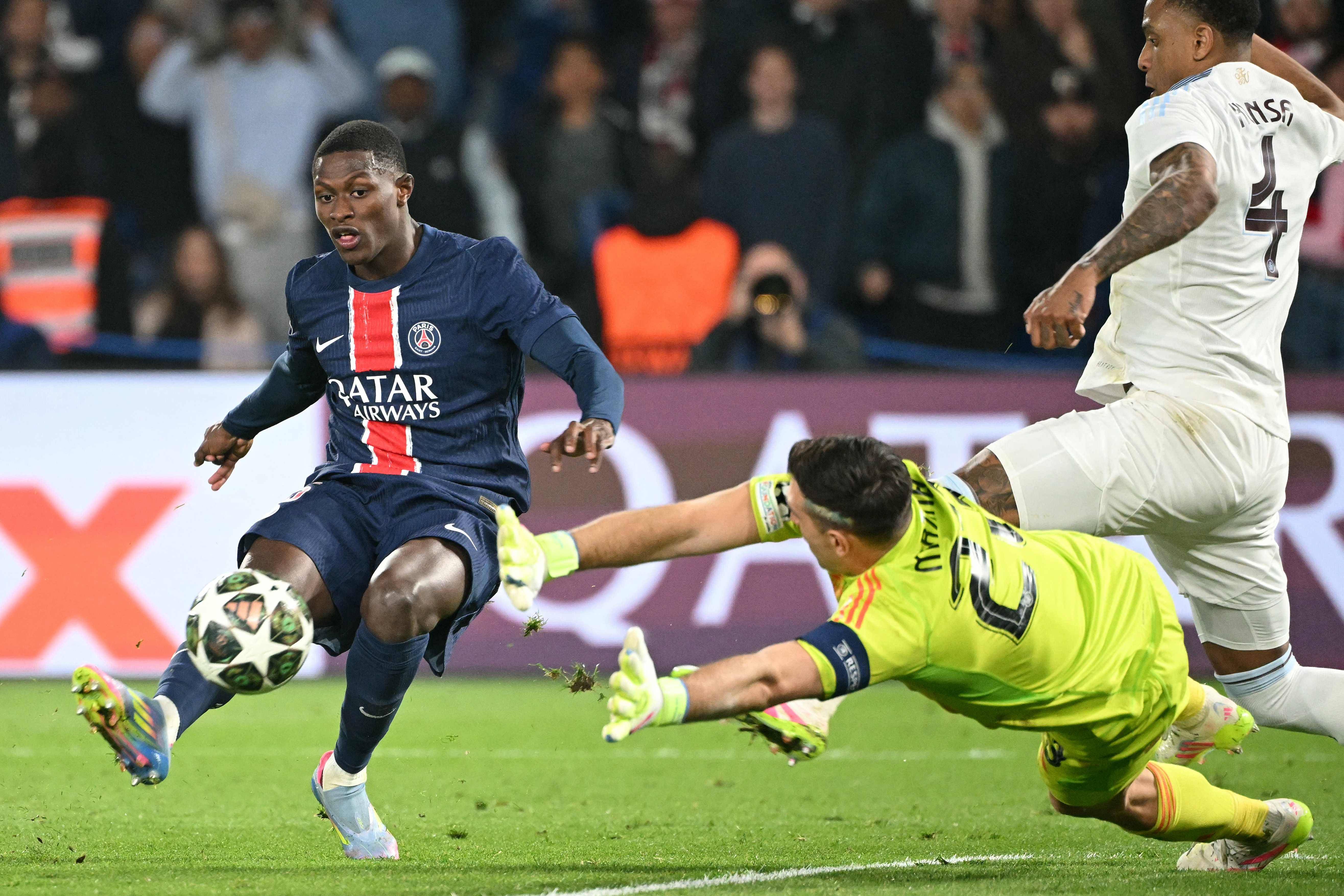 爱游戏在线-阿斯顿维拉国际比赛日强势反弹集结日芝加哥公牛调整名单以备欧篮联，现场解说直呼：Rookie关键节点精彩发挥