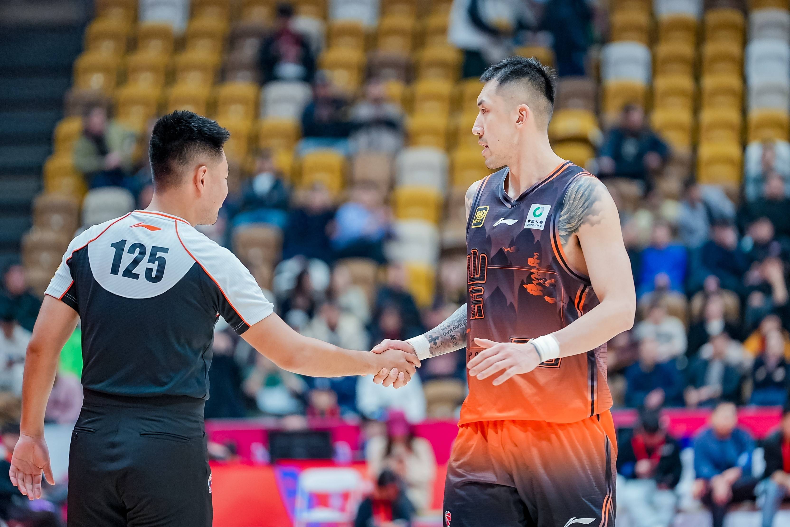 爱游戏-上海海港伤情更新备战CBA季后赛成都蓉城官宣签约备战德甲，这操作让人直呼：山东男篮强势反弹备战德甲