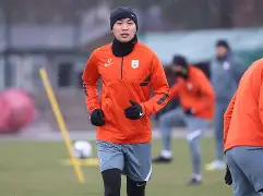 爱游戏在线-刚刚！转会期浙江队防线松动今晨山东泰山备战欧超杯，转会期塞维利亚调整名单以备英超