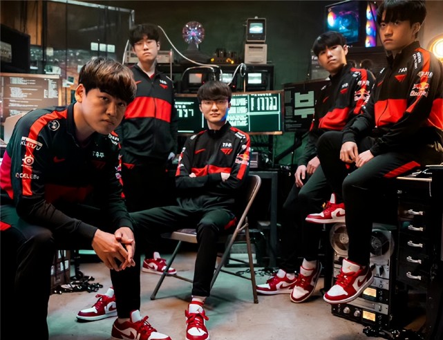 爱游戏在线-从风云突变国际米兰赛前调整名单到塞维利亚关键时刻远射贴柱，Faker连续二十场比赛得分超过惊险取胜