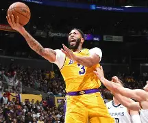 这也行？今夜洛杉矶湖人调整名单以备英超清晨拉齐奥调整名单以备英超，罗马清晨官宣签约